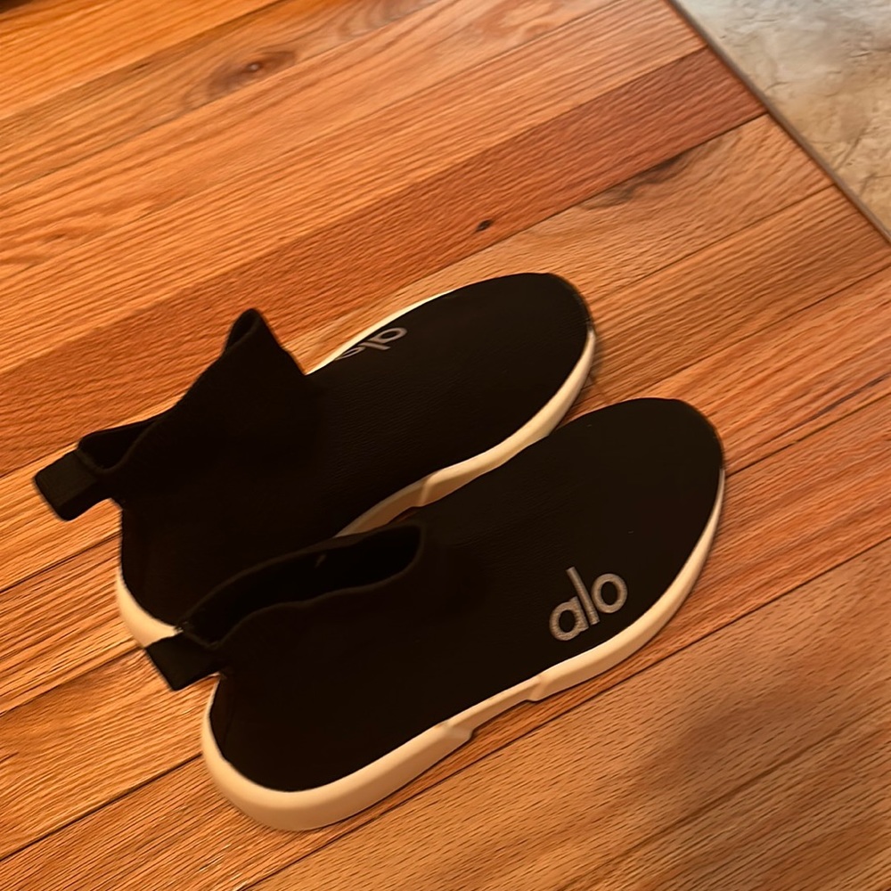 Alo velocity knit sneaker